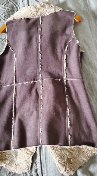 Faux Shearling Vest - Picture 2 of 4